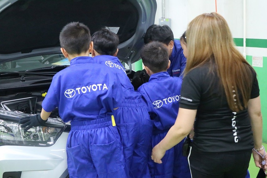 Toyota Kids Tech Engine Bay