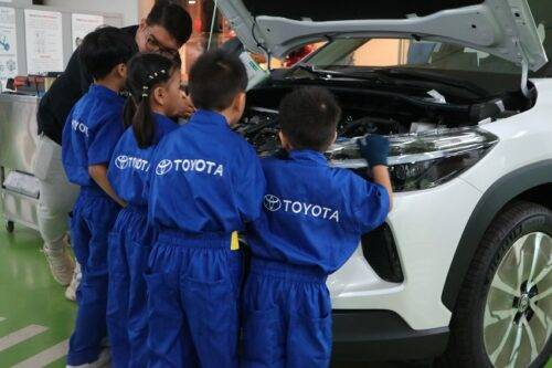 Passing the passion: bond, have fun with Toyota’s Kids Tech program Passing the passion: bond, have fun with Toyota’s Kids Tech program