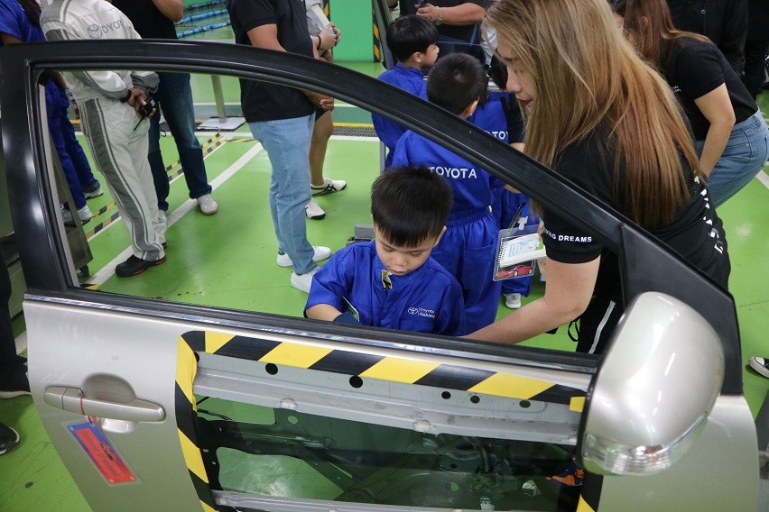 Toyota Kids Tech Window