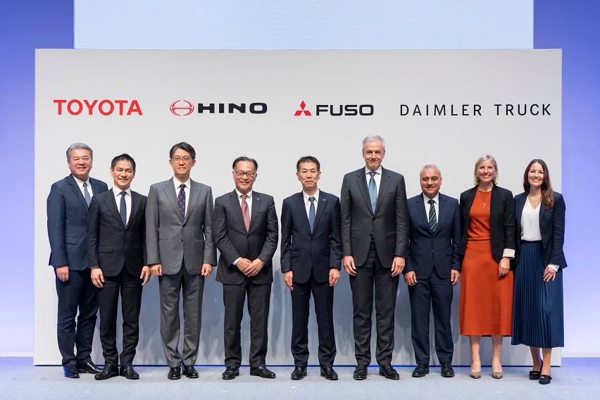 Daimler Truck, Mitsubishi Fuso, Hino und Toyota Motor Corporation schließen endgültige Vereinbarungen zur Integration von Mitsubishi Fuso und Hino MotorsDaimler Truck, Mitsubishi Fuso, Hino and Toyota Motor Corporation conclude Definitive Agreements