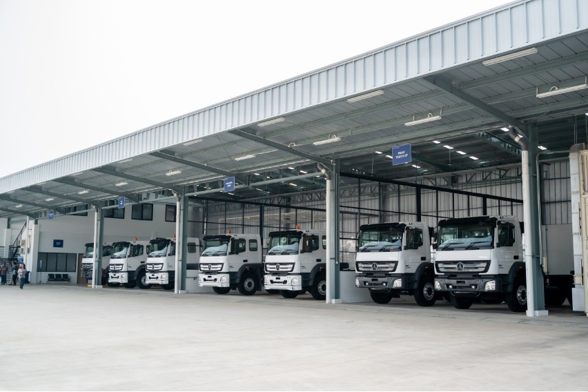 pabrik truk daimler