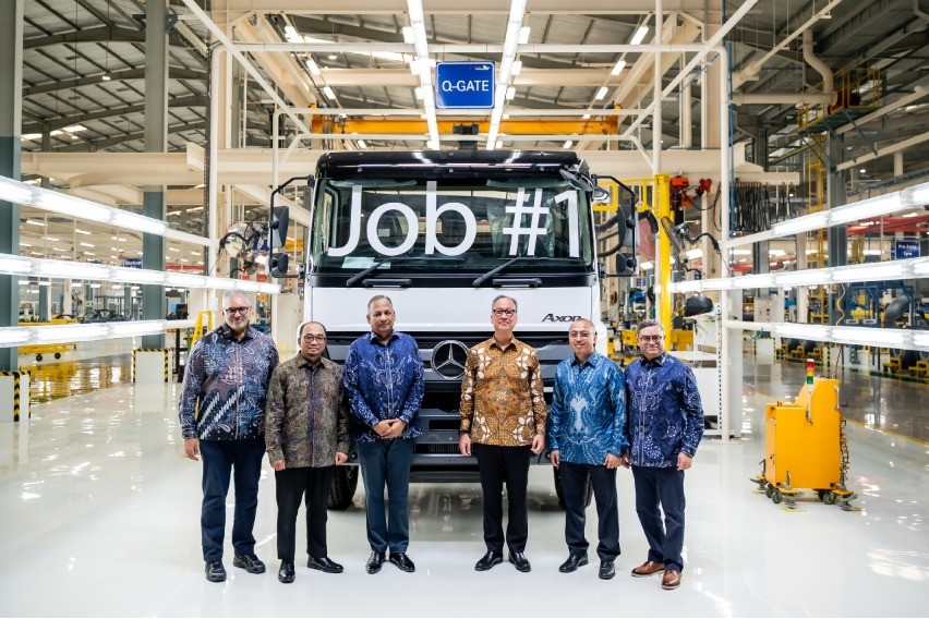 Daimler Truck Mulai Produksi Kendaraan di Pabrik Cikarang, Investasi Rp500 Miliar Daimler Truck Mulai Produksi Kendaraan di Pabrik Cikarang, Investasi Rp500 Miliar