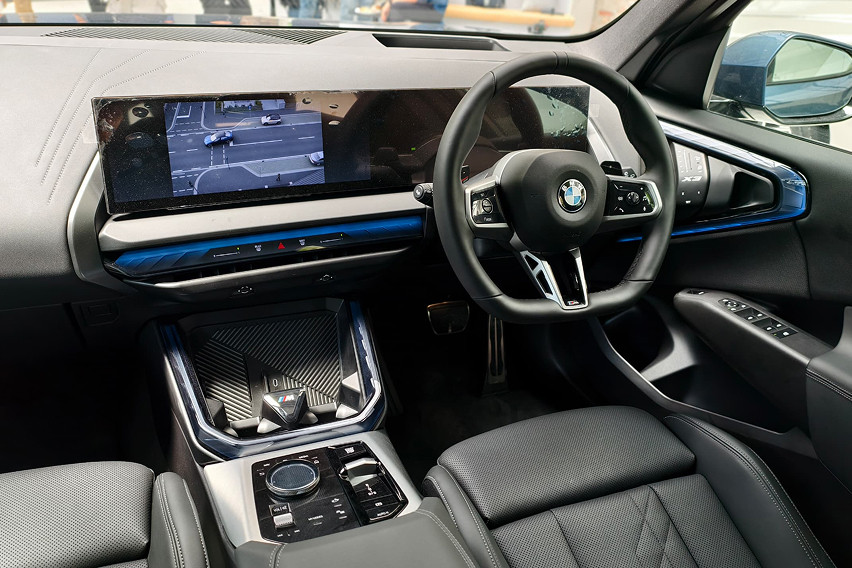 BMW X3 20 xDrive M Sport steering wheel view