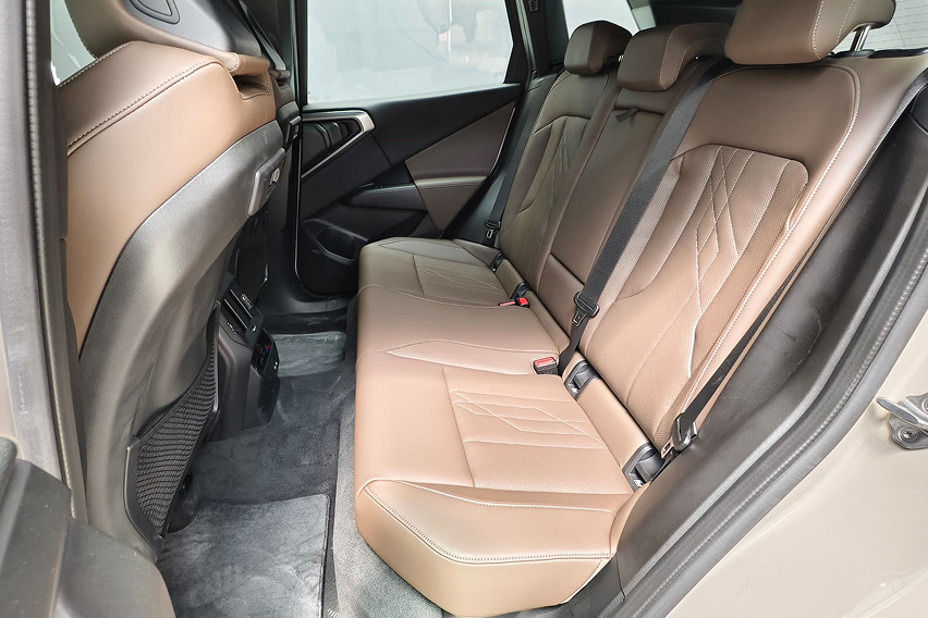 BMW X3 20 xDrive M Sport  rear seats view