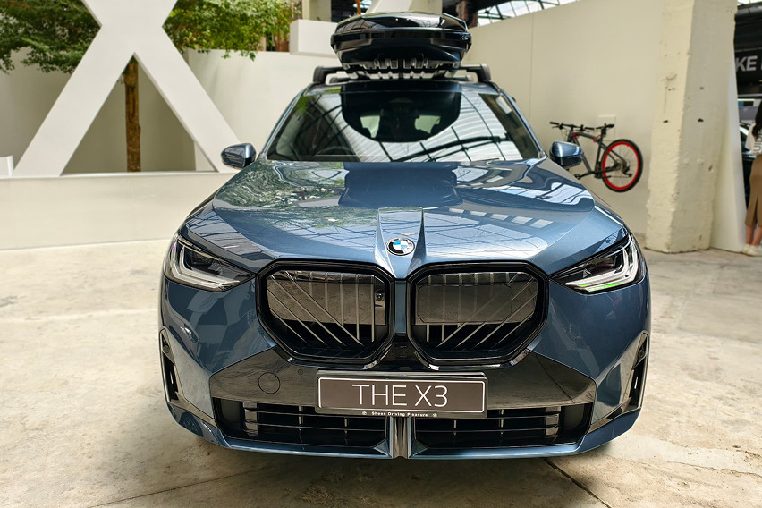 BMW X3 20 xDrive M Sport front grille view