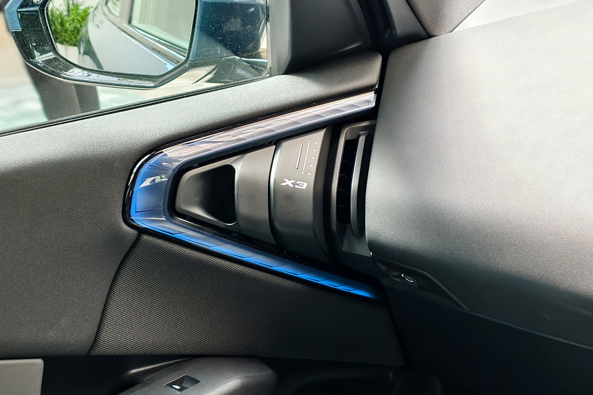 BMW X3 interior ac vent view
