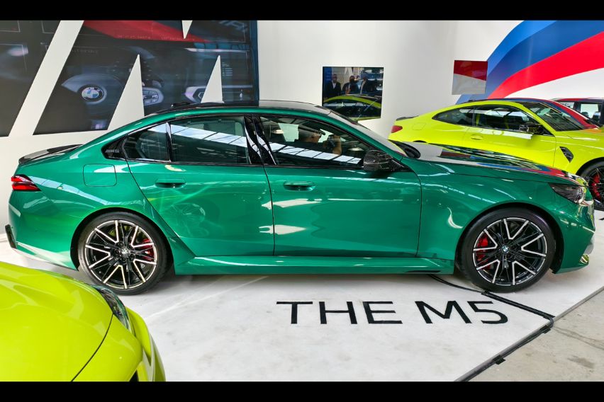 BMW M5 side