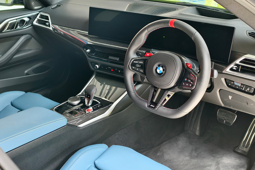 BMW M4 Competition Coupé interior