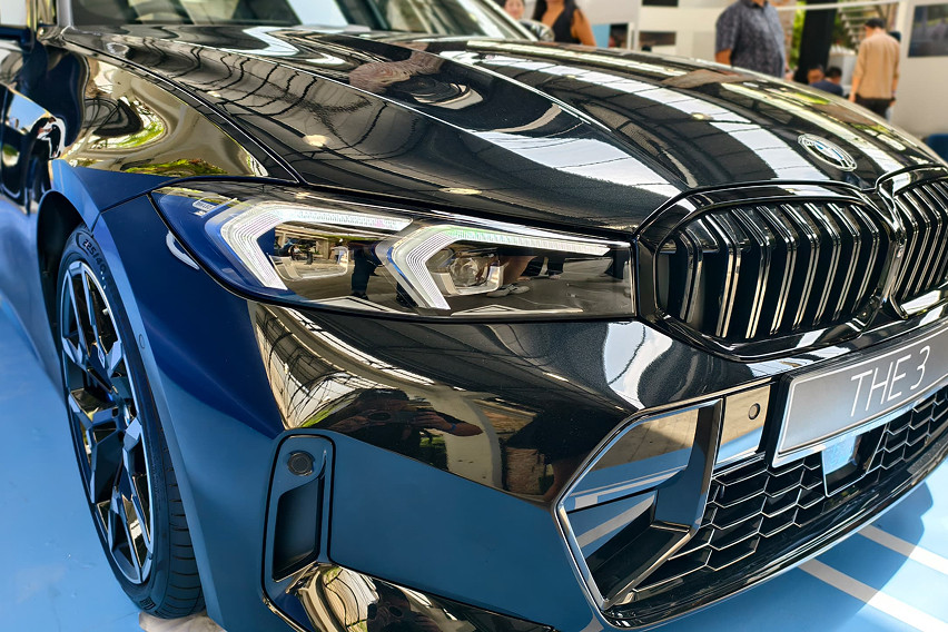 2025 BMW 330i M sport front view 