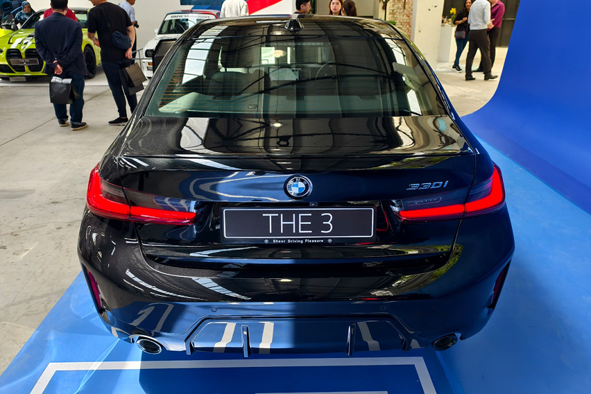 2025 BMW 330i M Sport rear view