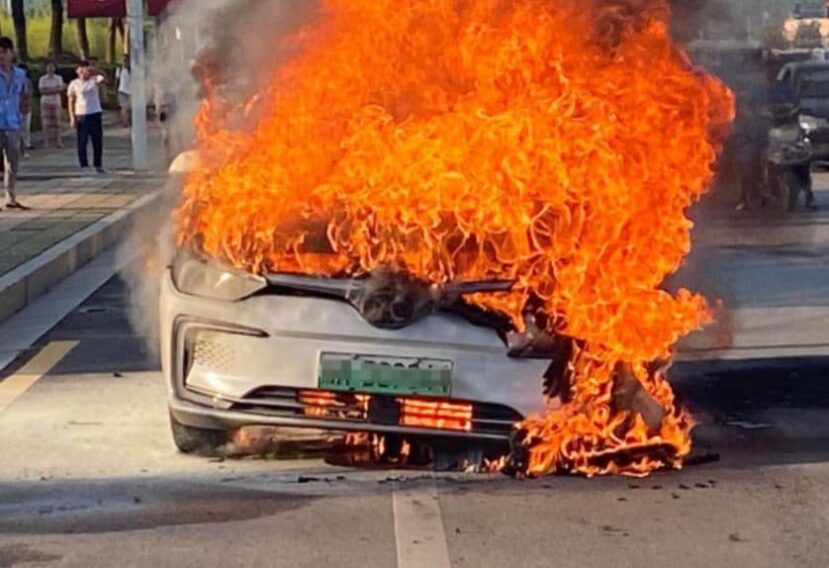 Mengapa Kebakaran Mobil Listrik Sulit Dipadamkan? Ini Penjelasannya Mengapa Kebakaran Mobil Listrik Sulit Dipadamkan? Ini Penjelasannya