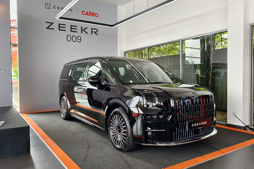 Zeekr 009 front view