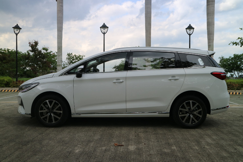 BYD eMAX 7 Superior Captain
