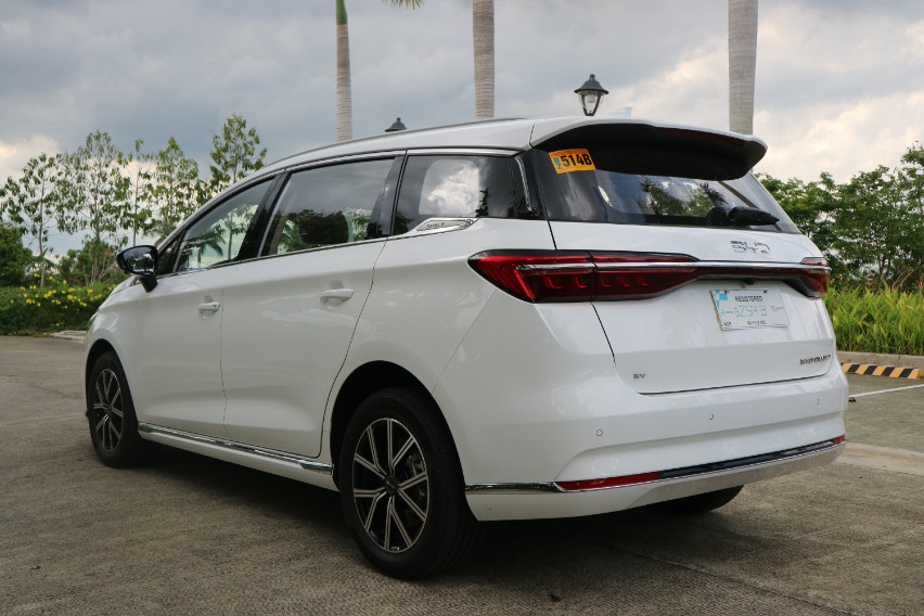 BYD eMAX 7 Superior Captain