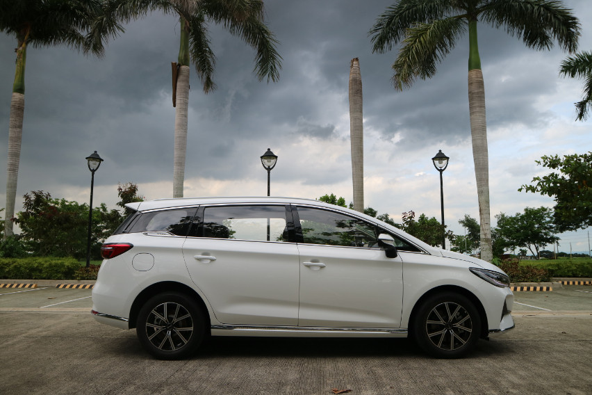 BYD eMAX 7 Superior Captain