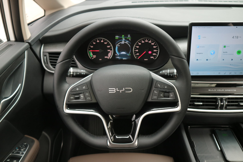 BYD eMAX 7 Superior Captain