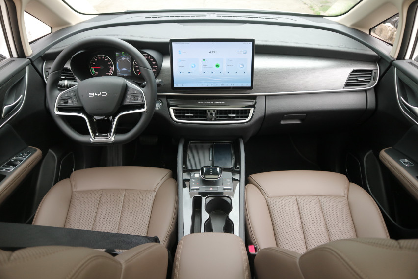 BYD eMAX 7 Superior Captain