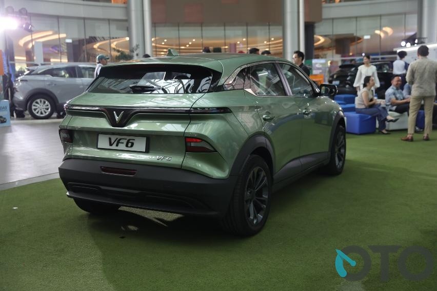 VinFast VF 6 Plus tampak belakang
