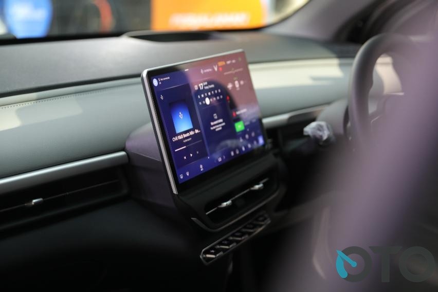 Layar monitor Vinfast VF 6