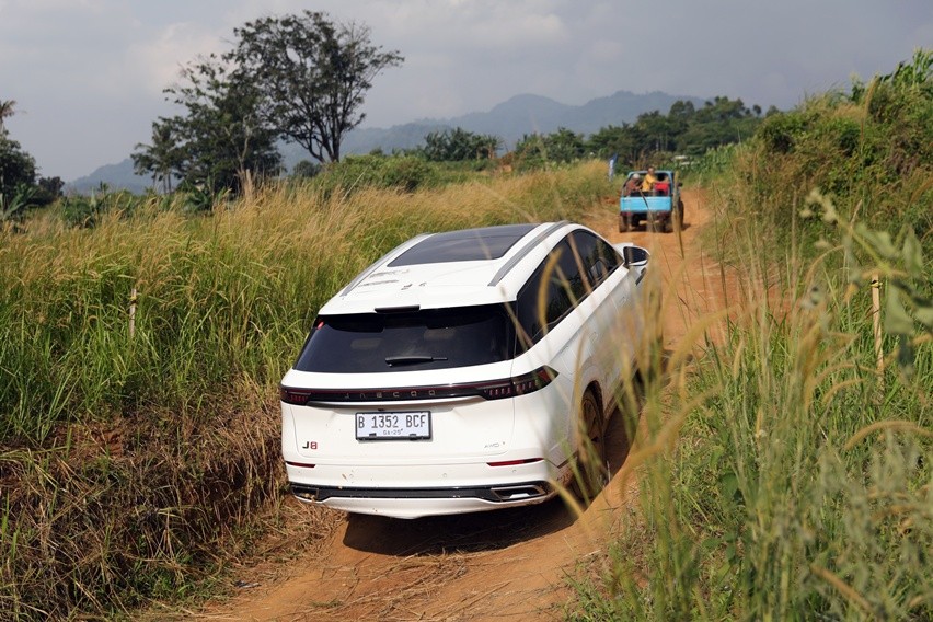 Fitur Jaecoo J8 AWD