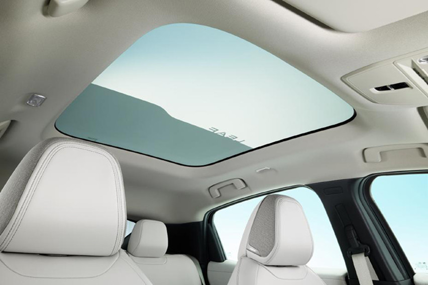 Third-gen Nissan Leaf sunroof