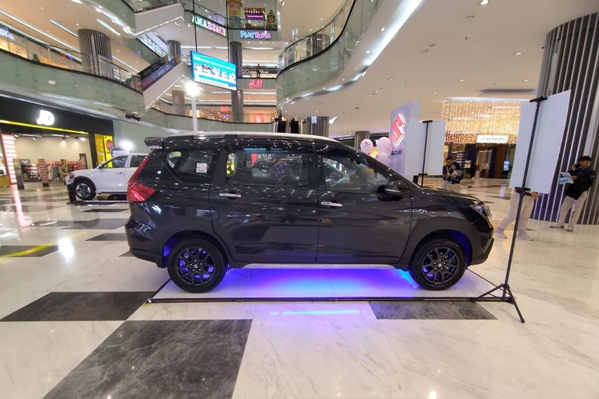 Suzuki XL7 hybrid di Lippo Mall Puri