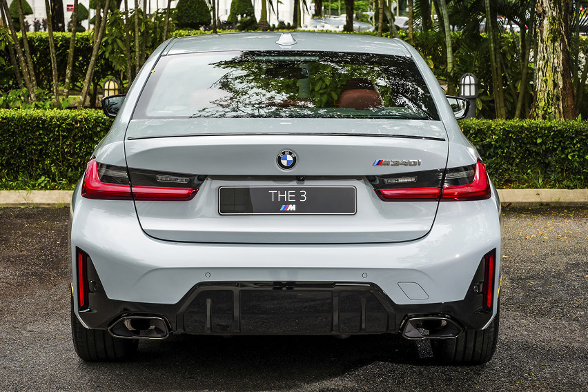 M340i xDrive M Sport Pro rear view