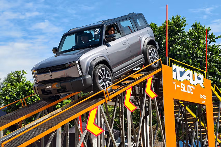 iCAUR iEXPERIENCE off-road test drive