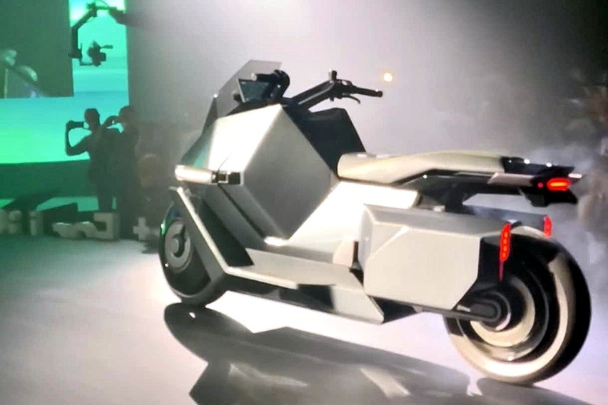 Fitur self driving Omoway