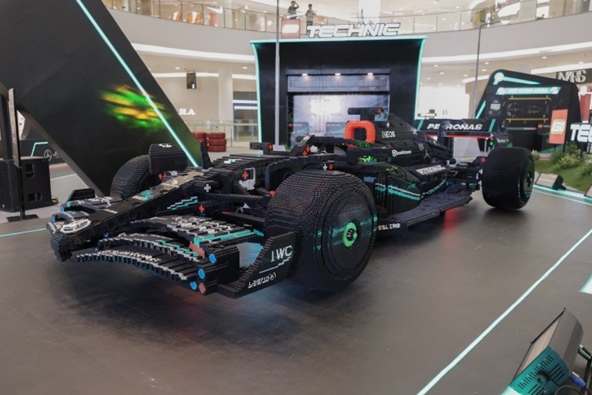 Lego Grand “Brix” Pop-Up Bawa Replika Mobil F1 Ukuran Asli ke Senayan City Lego Grand “Brix” Pop-Up Bawa Replika Mobil F1 Ukuran Asli ke Senayan City