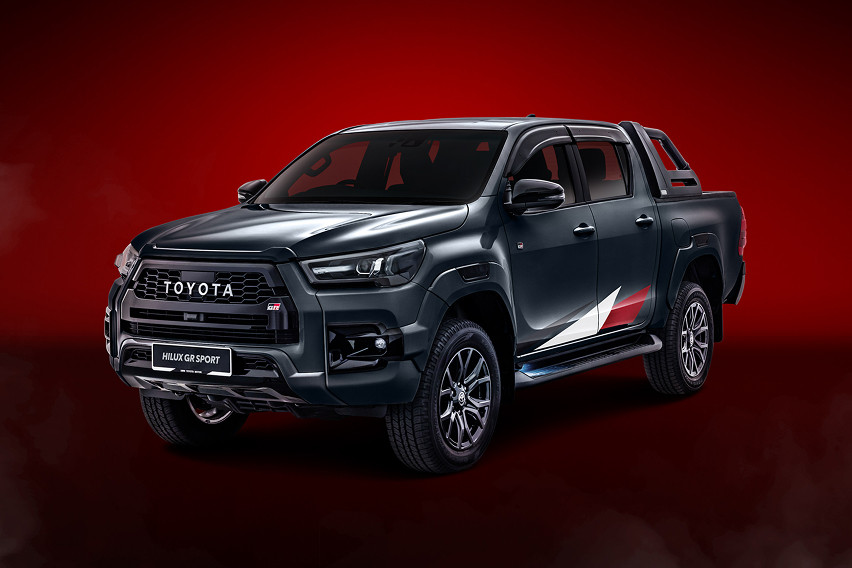 Toyota Hilux front view