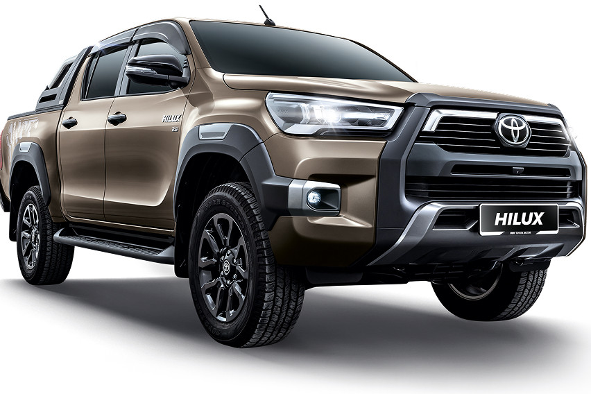 Toyota Hilux front view