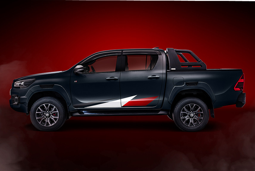 Toyota Hilux side profile view