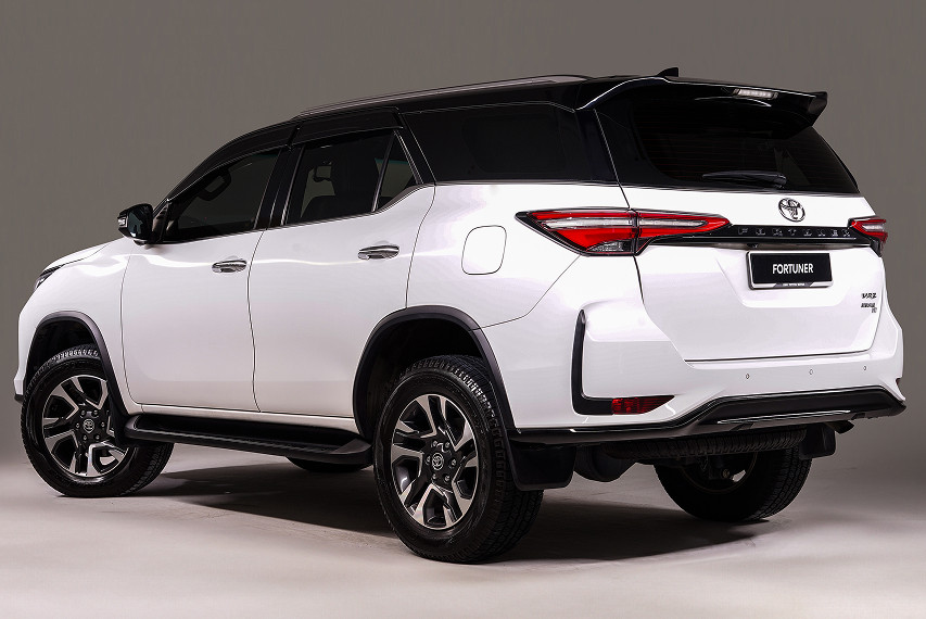 Toyota Fortuner rear view