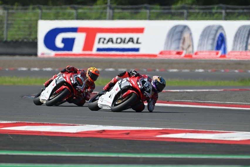 Dua Pembalap Muda Astra Honda Kibarkan Merah Putih di Kancah Balap Internasional