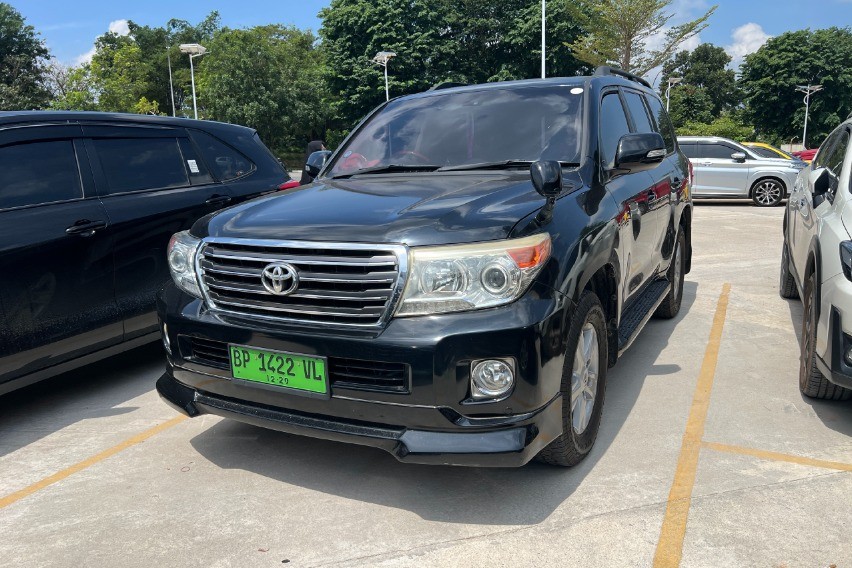 Mobil pelat hijau di batam