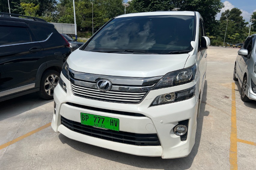 Mobil pelat hijau di batam