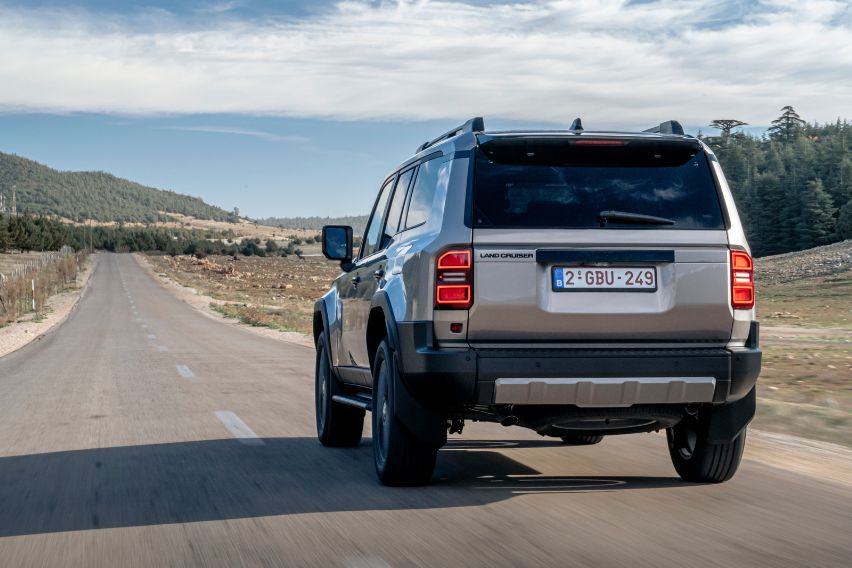 Land Cruiser Prado Hybrid Europe 2