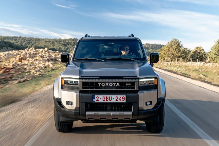 Land Cruiser Prado Hybrid Europe 3