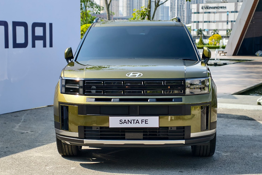 Hyundai Santa Fe front view Malaysia