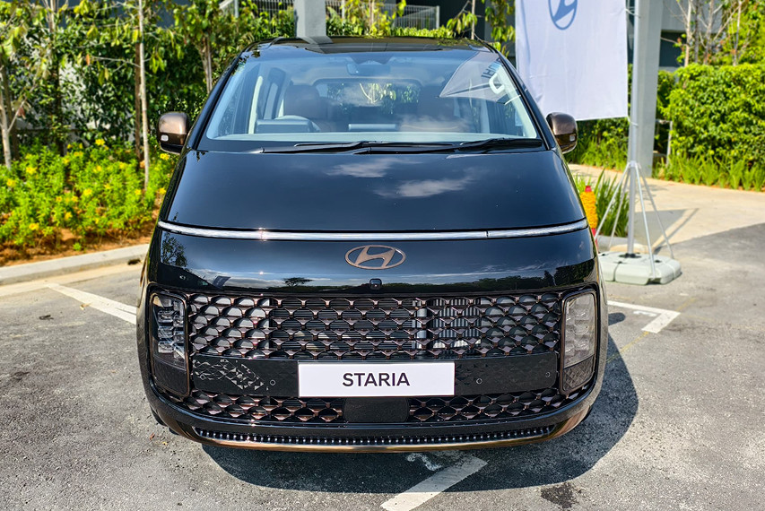 Hyundai Staria front view
