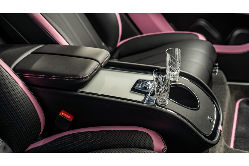 Bentayga EWB Mulliner in Candy Pink