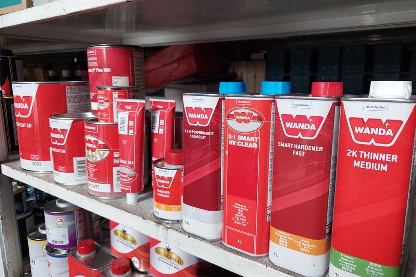 Kolaborasi Cat Mobil Akzo Nobel Car Refinishes dengan toko cat Losmini