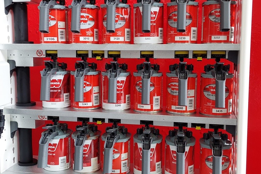 Kolaborasi Cat Mobil Akzo Nobel Car Refinishes dengan toko cat Losmini