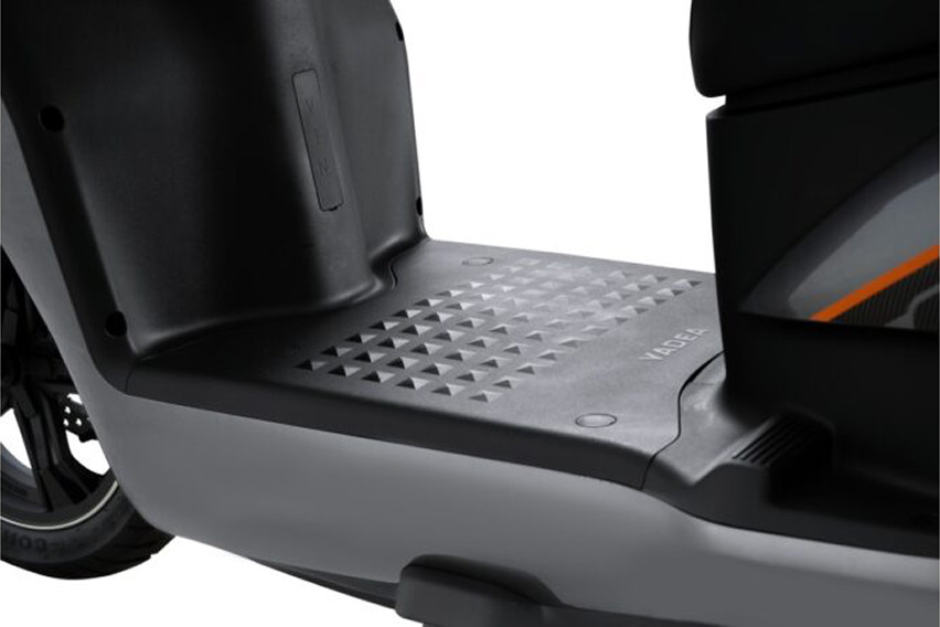 Yadea GT20 footboard