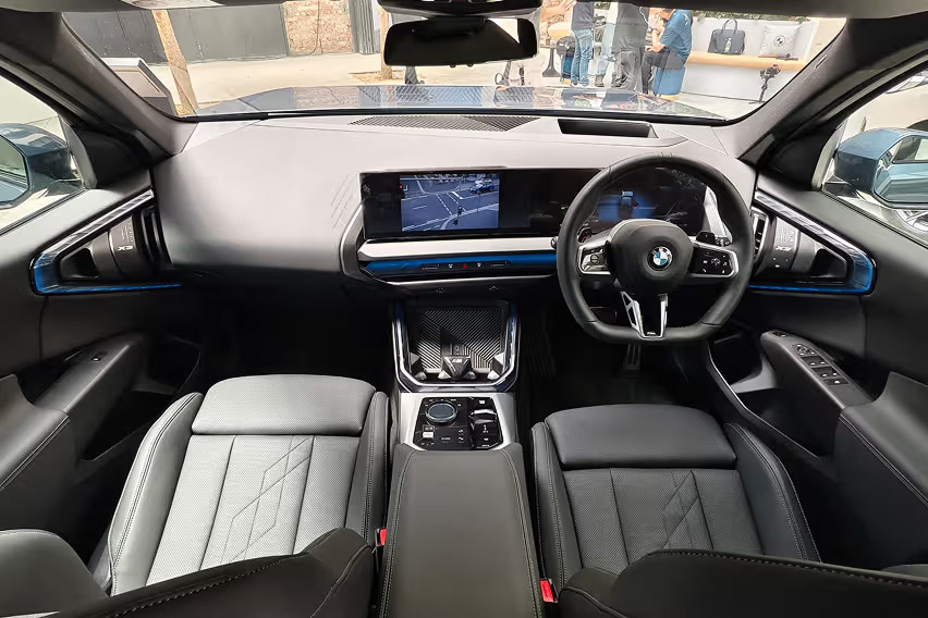 2025 BMW X3 20 xDrive M Sport interior
