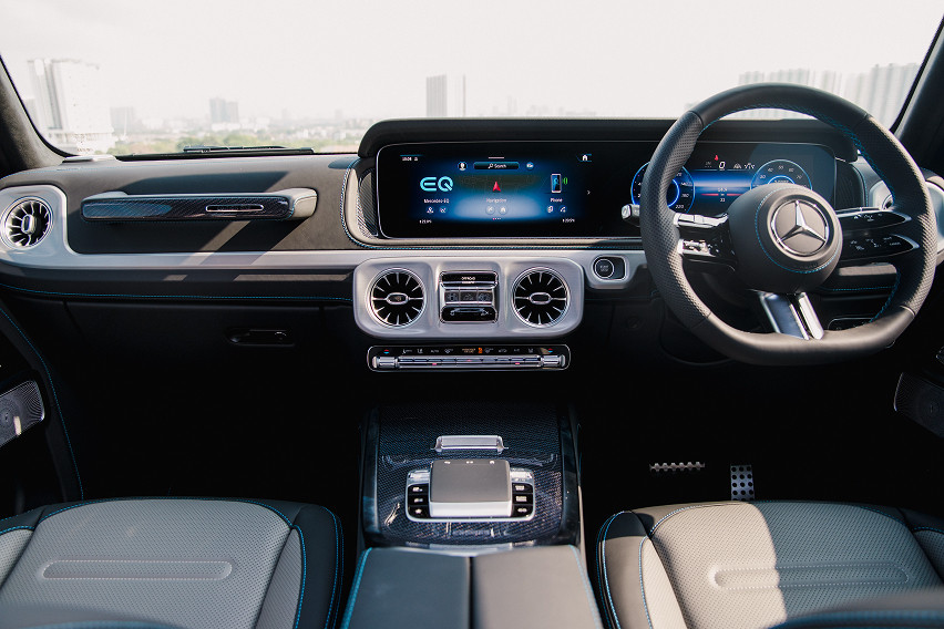 2025 Mercedes-Benz G580 interior