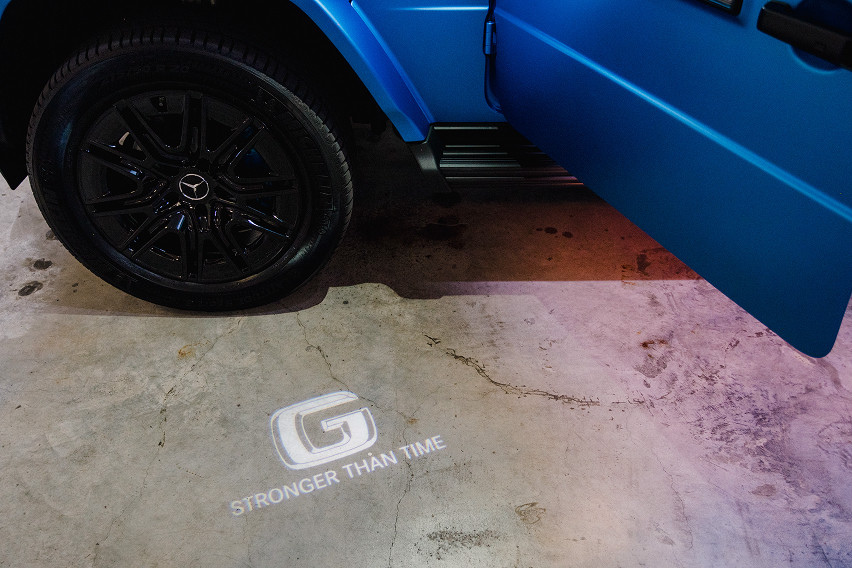 2025 Mercedes-Benz G580 welcome light