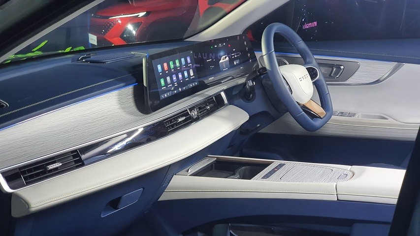 interior Chery E5