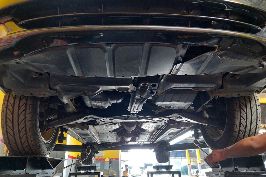 Pengecekan dan servis kaki-kaki mobil